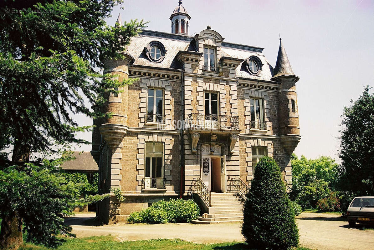 Château 19 e siècle  21 pièces 8400 m² de parc - photo 3