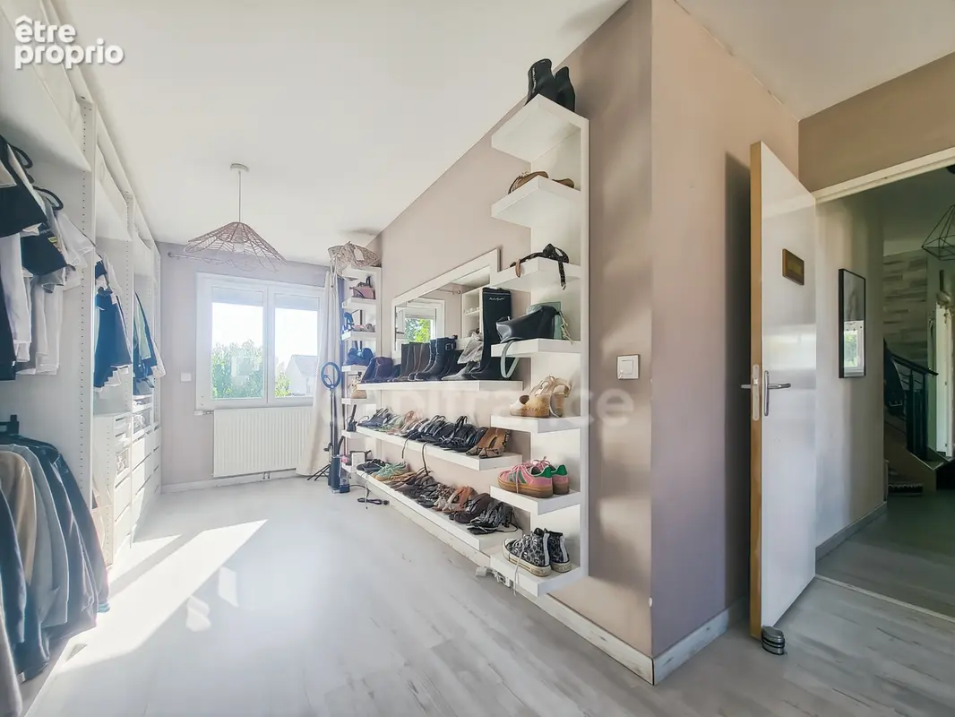 A seulement 7 minutes de Genlis, LONGCHAMP, belle maison spacieuse de 148 m² avec deux garages et piscine - photo 3