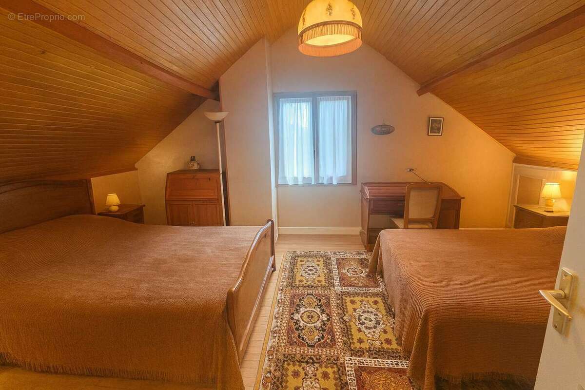 Maison à SAUVIAT-SUR-VIGE