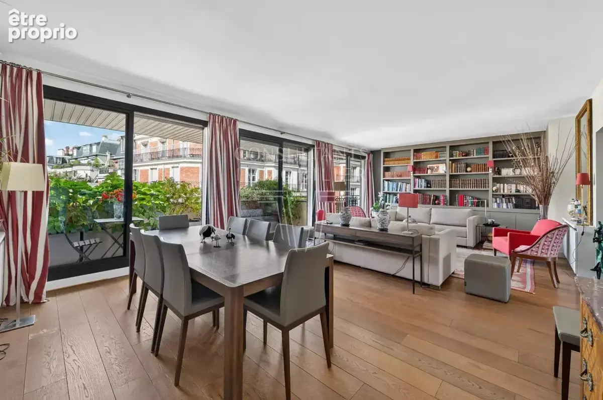 Appartement à PARIS-16E
