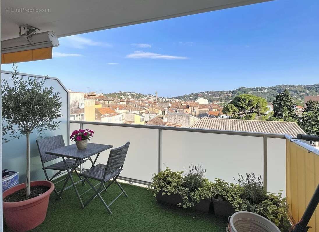 Appartement à VALLAURIS