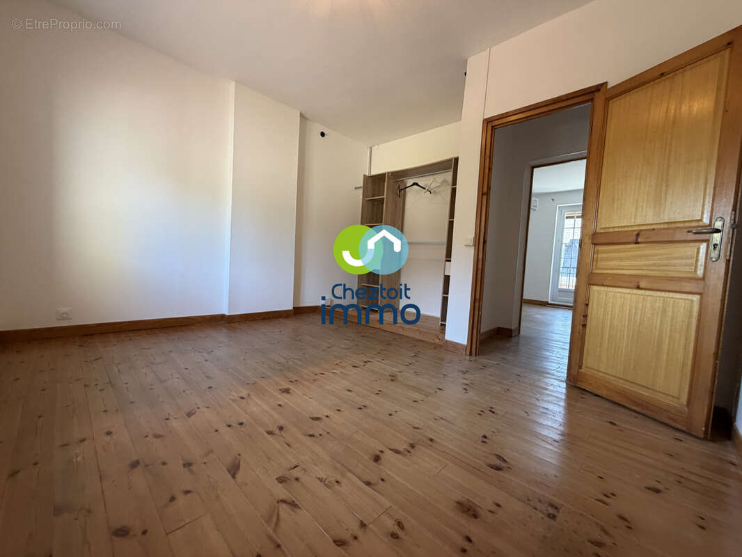 Maison beaux volumes 3 chambres jardin centre-ville - photo 8