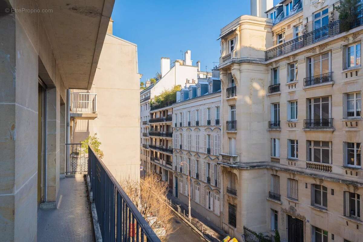 Appartement à PARIS-16E