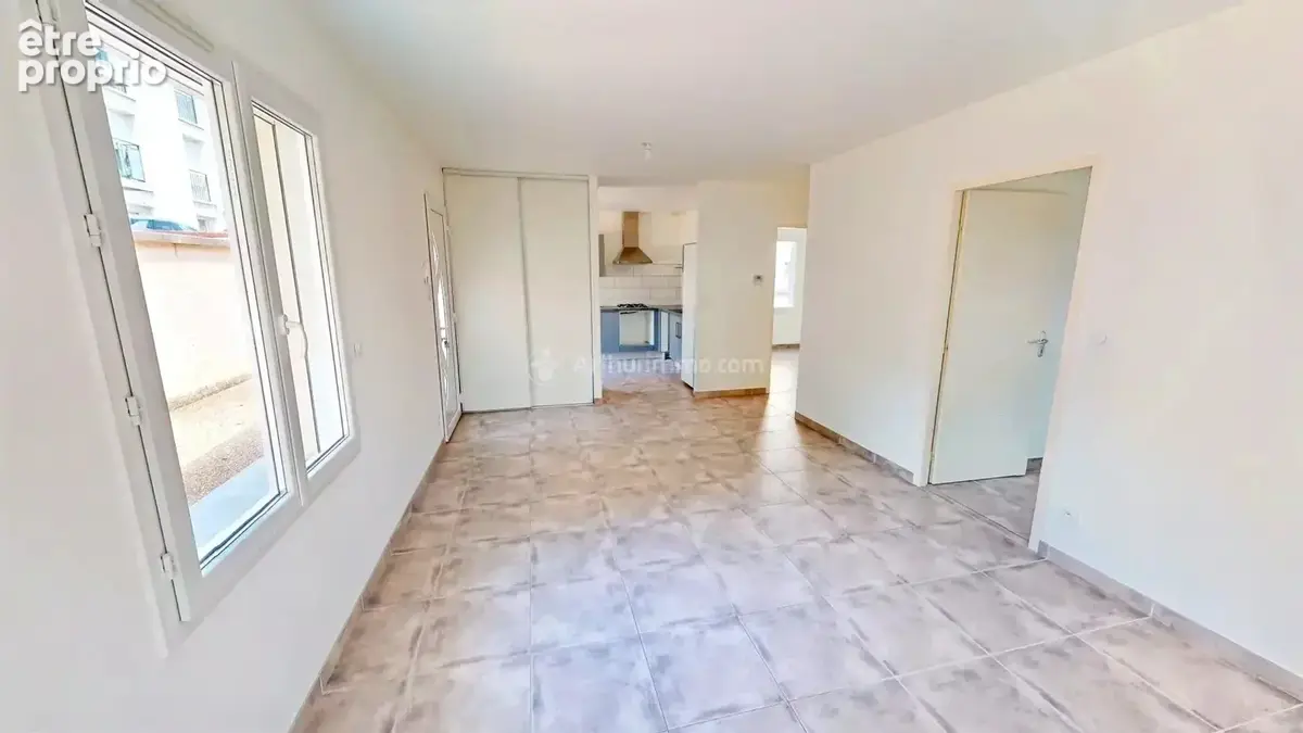 Appartement à SAINT-JEAN-DE-BOURNAY