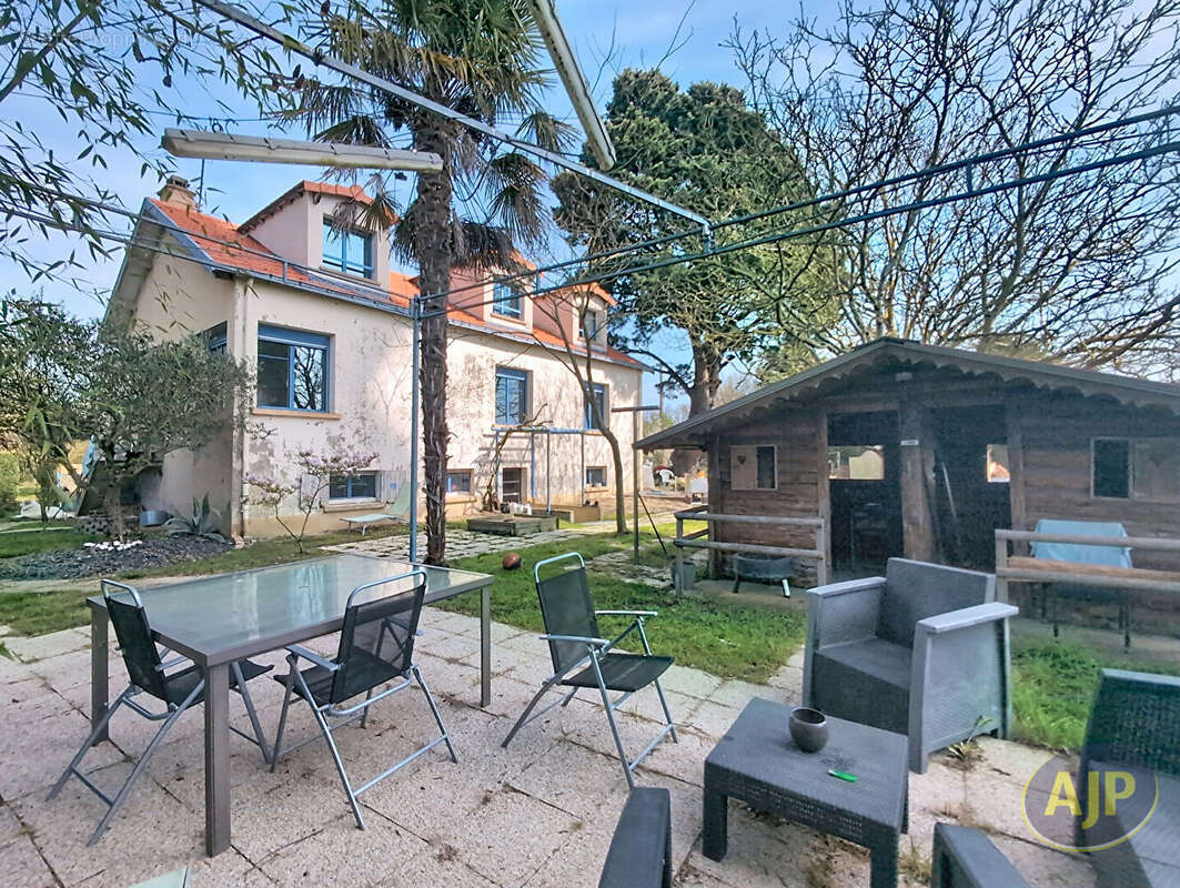 Maison à MONTAIGU