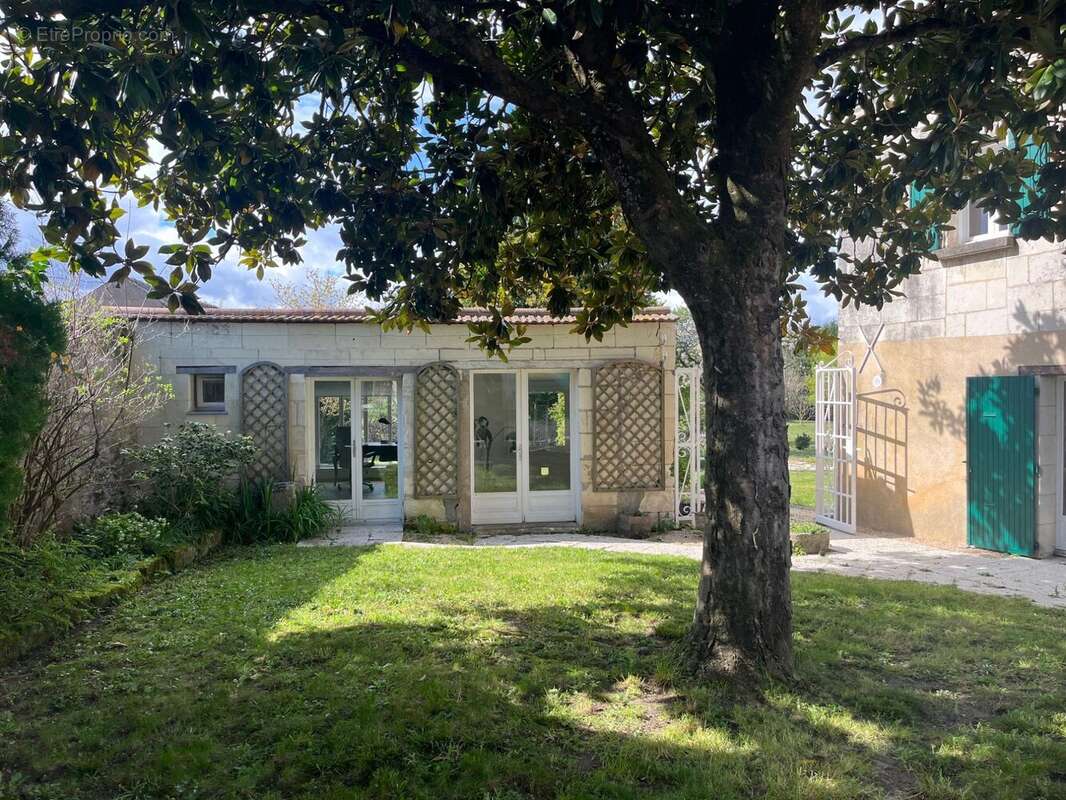 Maison à LE COUDRAY-MACOUARD