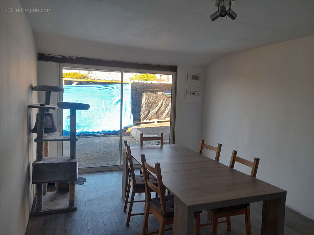 Maison à SAINT-LEONARD-DE-NOBLAT