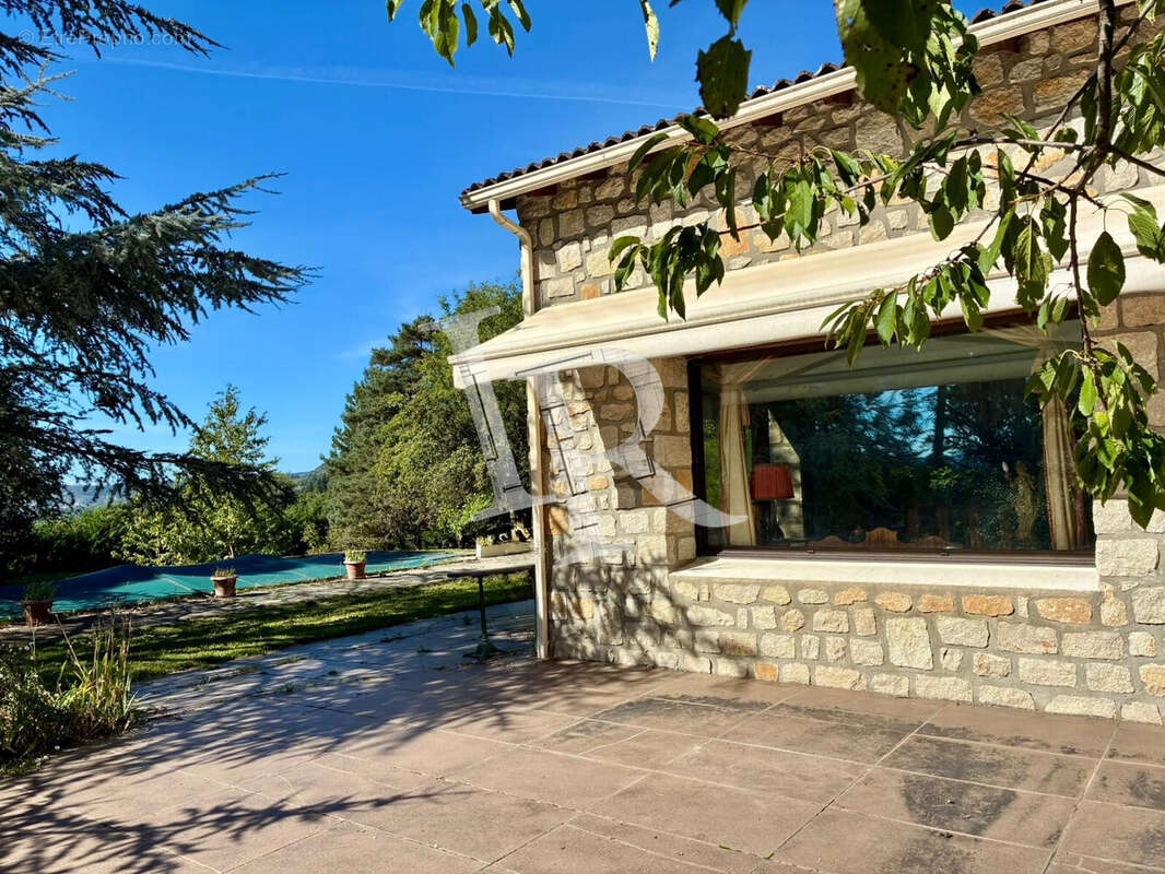 Maison à BRIVES-CHARENSAC