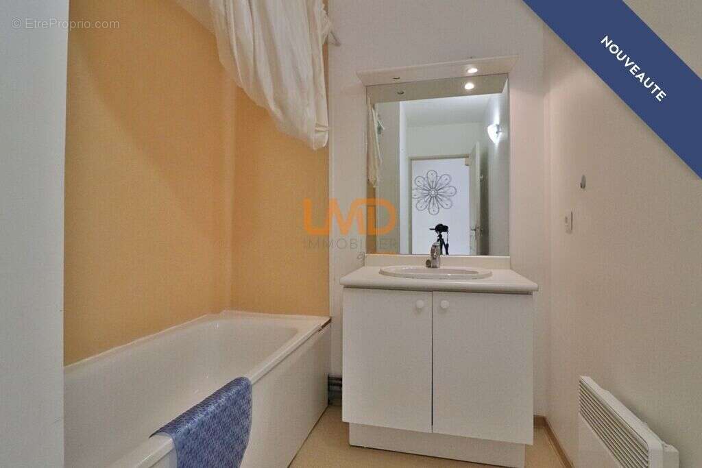 Appartement à AVENE