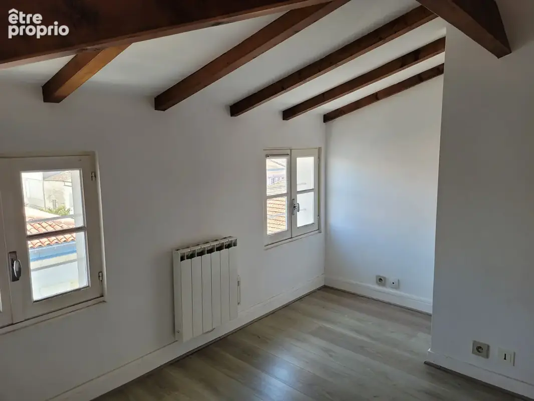 ROCHEFORT centre ville - au 3ème un appartement  de 40 m²  de type 3  avec 2 salles d'eau et 2 WC - photo 8