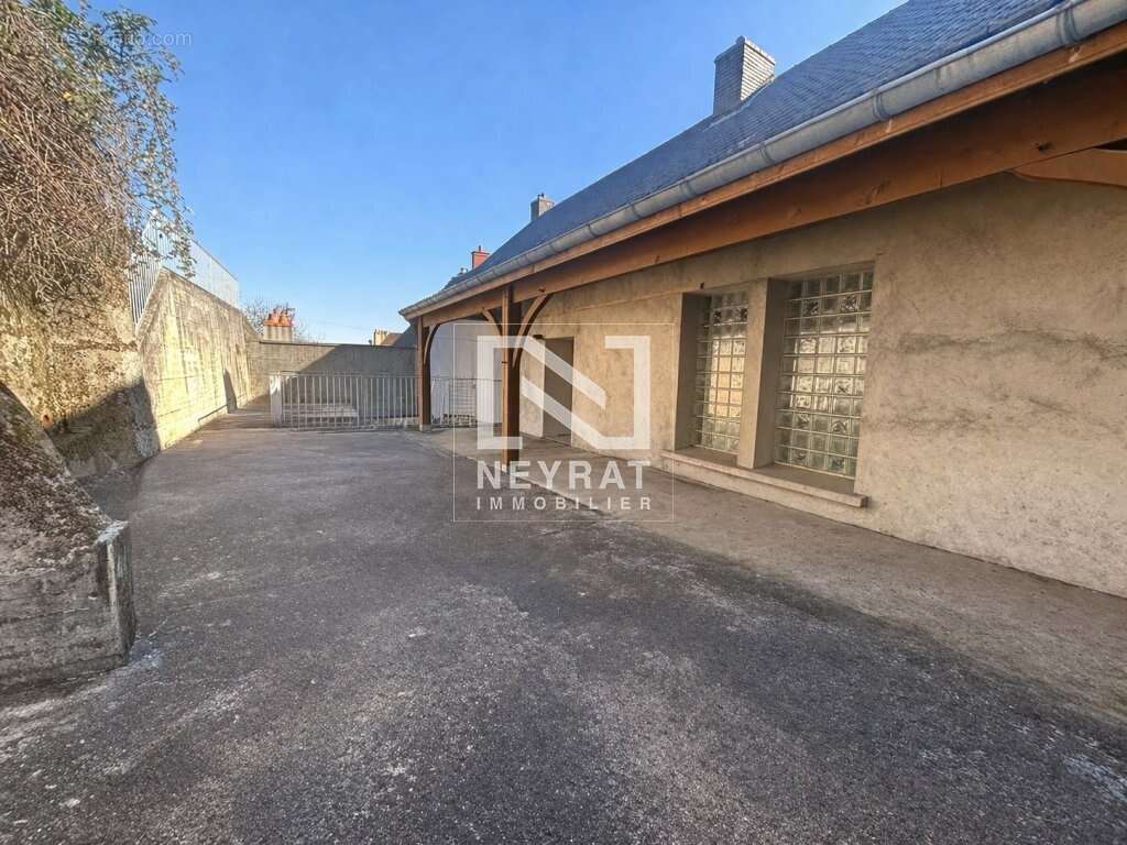 Maison à MONTCENIS