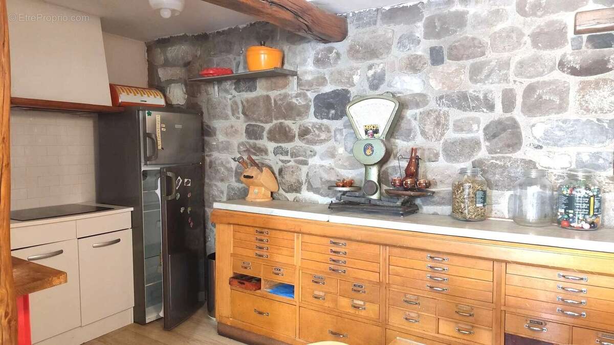 Appartement à PUGET-THENIERS