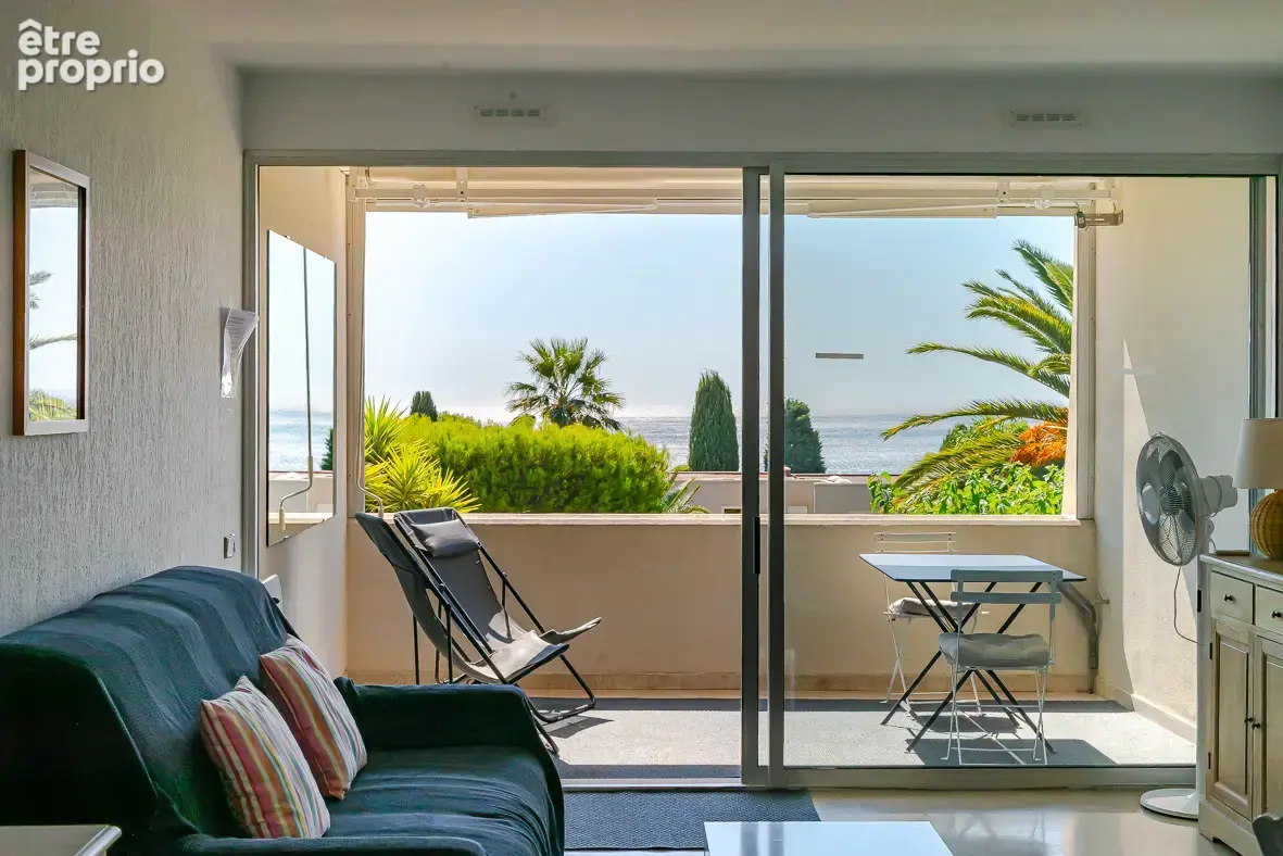 13260 Cassis , au premier étage de la résidence : « Grand Large », Joli T2 de 42 m2 plus terrasse/loggia de 10 - photo 2