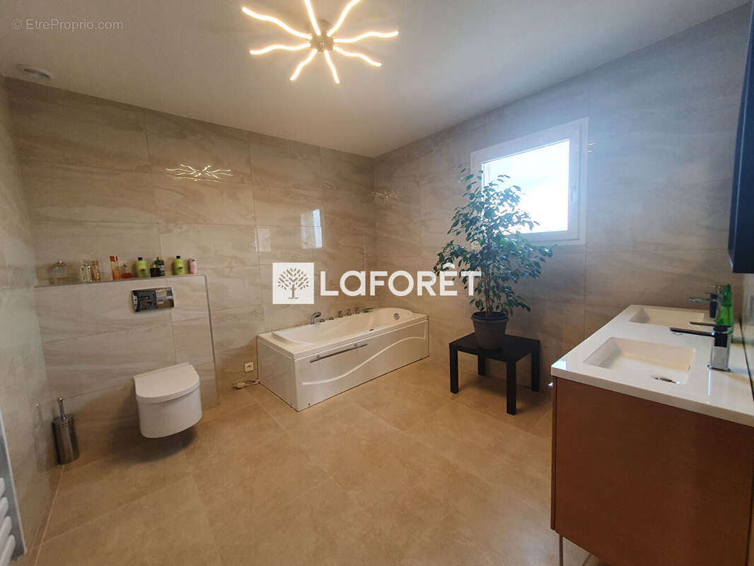 Maison à SAINT-JEAN-LASSEILLE