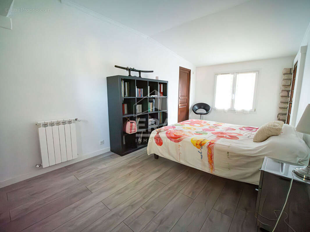 Autre à LA ROQUETTE-SUR-SIAGNE