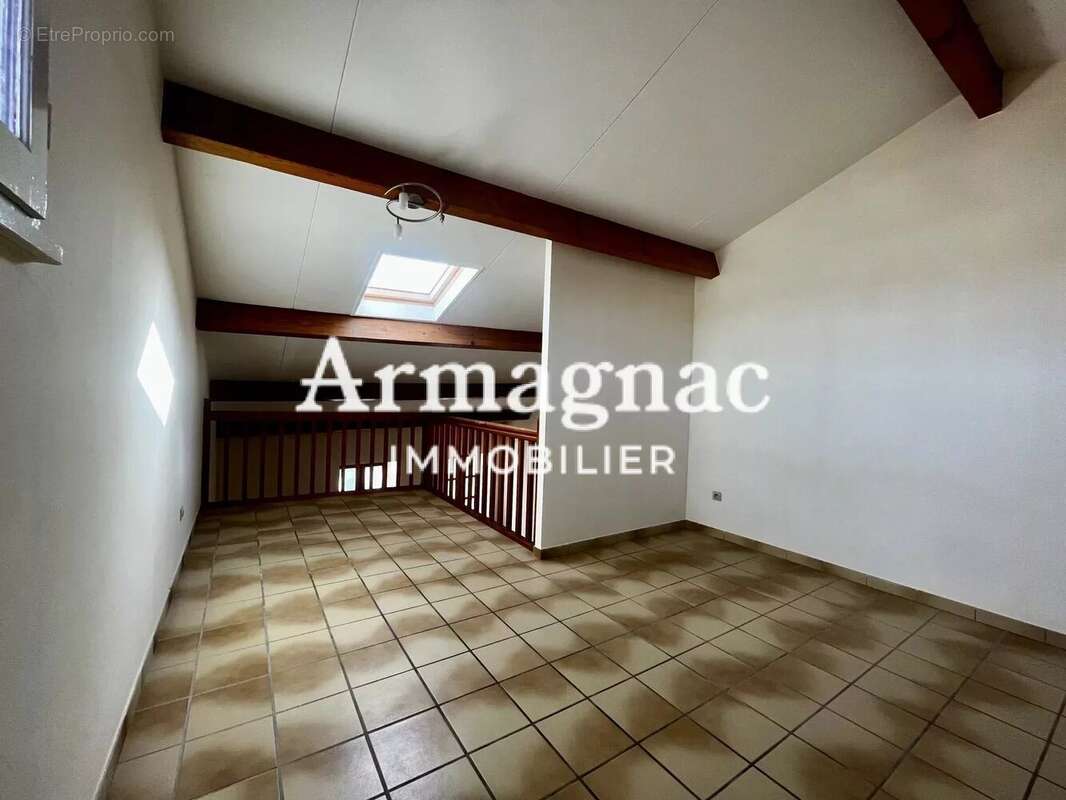 Appartement à VIC-FEZENSAC