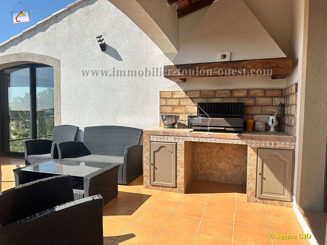 Toulon ouest - les 4 chemins - villa t5 de 140 m²  environ - vue mer - piscine - garage - terrain 540m² - photo 9