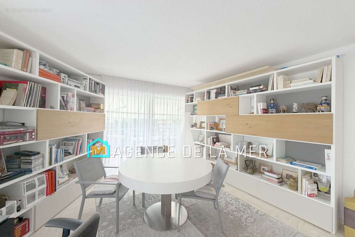 Appartement à MANDELIEU-LA-NAPOULE