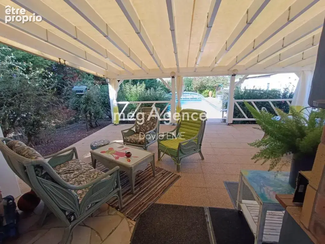 9 Pièces, 166 m2, 6 chambres, Piscine, ST CHRISTOPHE DU LIGNERON - photo 6