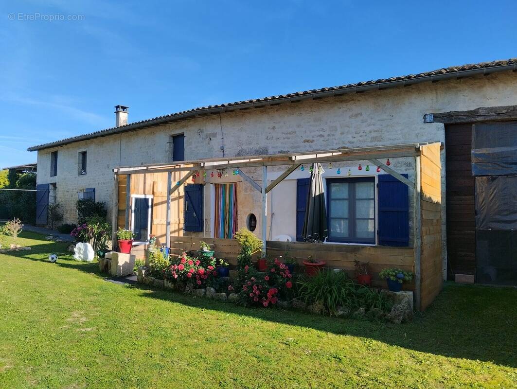 Maison à CHEF-BOUTONNE