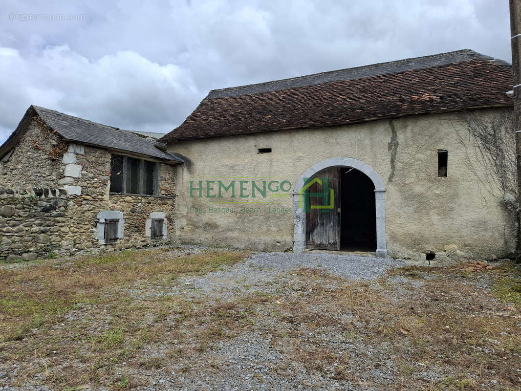 Ensemble de caractère à rénover - photo 2