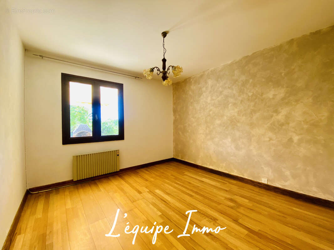 Maison T4 sur terrain arboré avec piscine et garage - photo 11