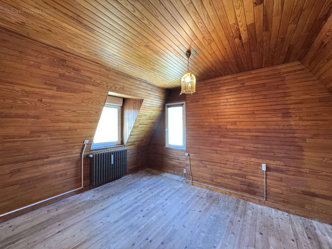 TRELEVERN : Belle maison en pierres proximité immédiate du bourg - photo 5