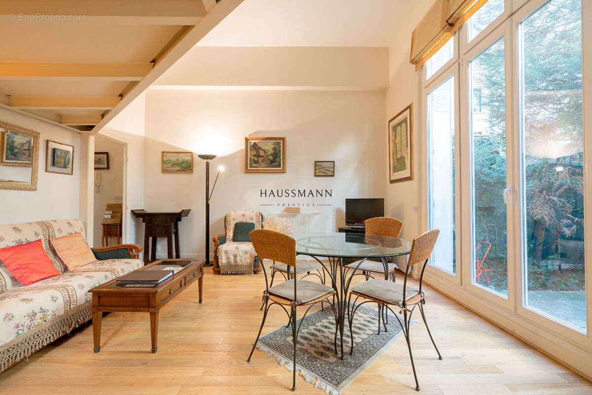 Appartement à PARIS-16E