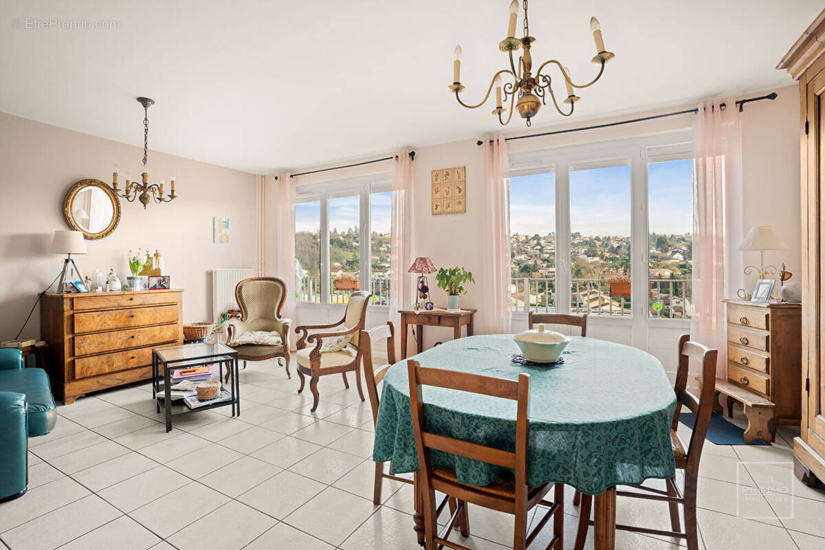 Appartement à NEUVILLE-SUR-SAONE