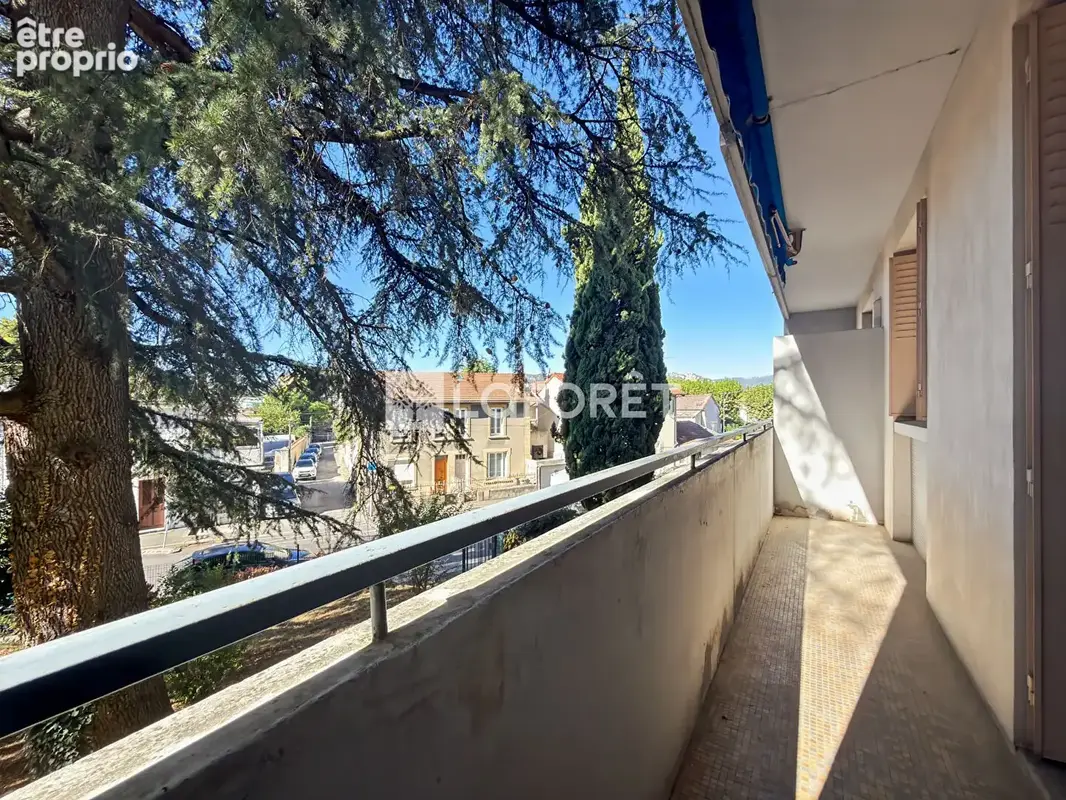 Bourg-lès-valence , t3 lumineux avec balcon, garage et parking - photo 2