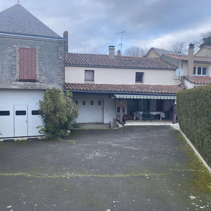 Maison à POUZAUGES