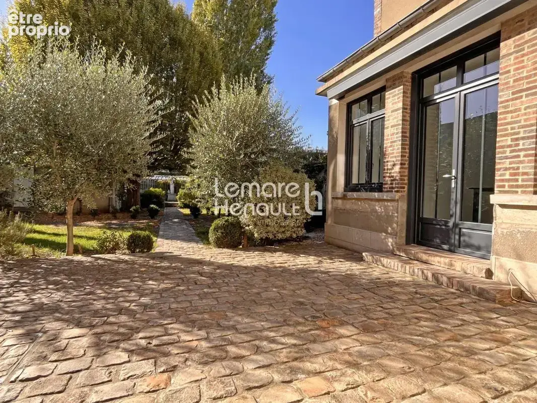 Grande maison de ville de 200 m², 3 garages - photo 2