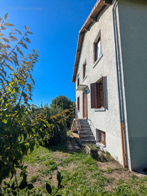 Maison à LADINHAC