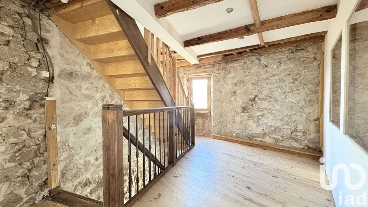 Maison 135 m² à Colombier-Le-Jeune  - photo 4