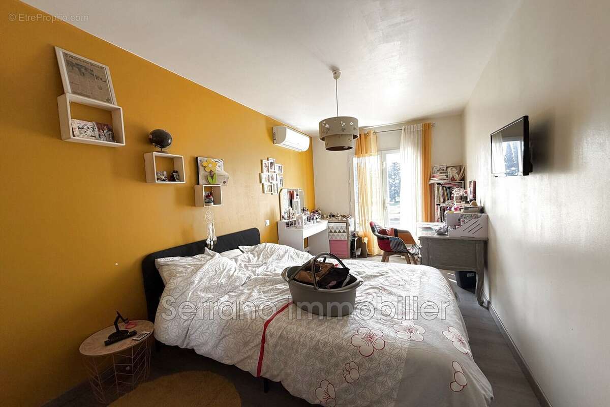 Maison 214 m² à Graveson  - photo 8