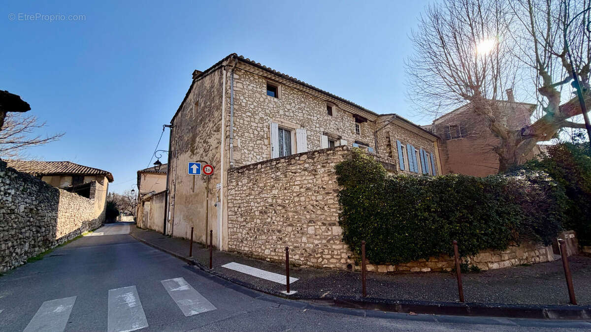 Maison à PERNES-LES-FONTAINES