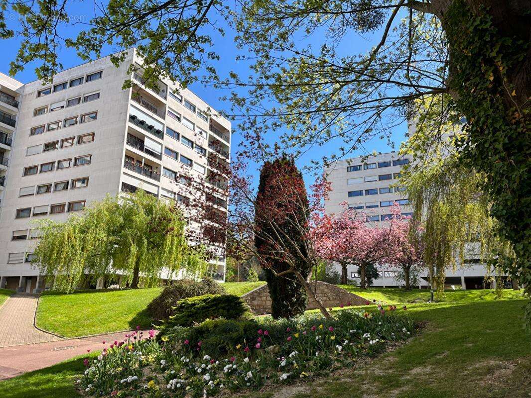 Appartement  de 111m², 3 chambres, balcon, 2 box et une cave - photo 13