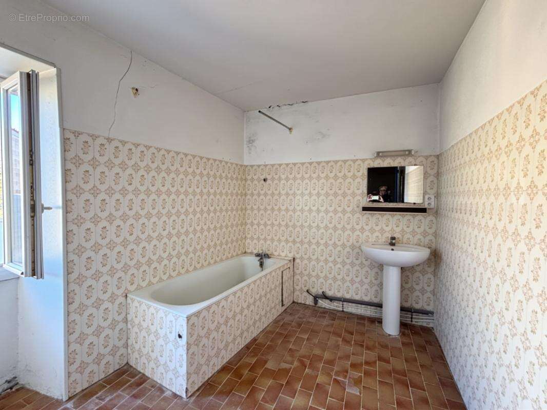 Appartement à SANILHAC-SAGRIES