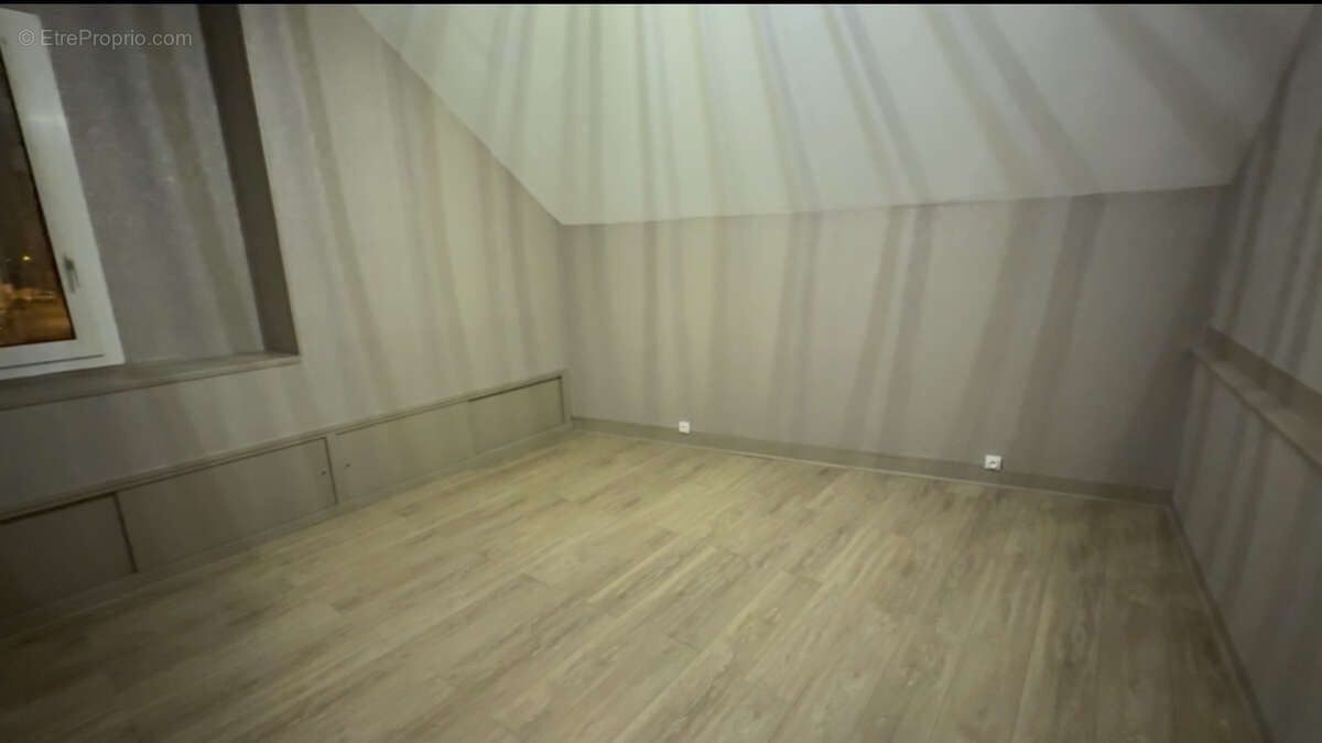 Autre à PONT-SAINTE-MAXENCE