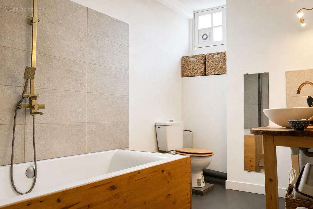Maison 190 m² rénovée avec goût – DPE C – Jardin & dépendances - photo 17