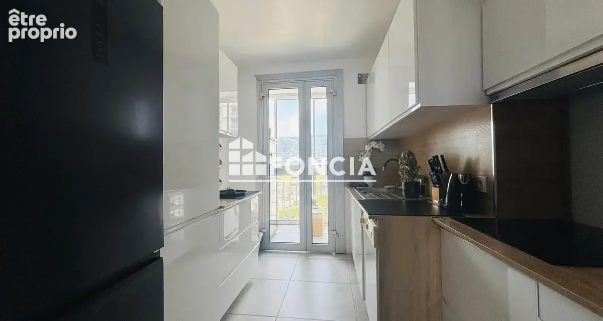 Toulon Le Mourillon T4 traversant de 70 m² avec vue mer, terrasse et cave - photo 8