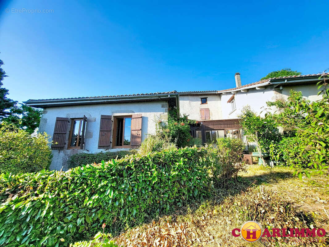Maison 174 m² à Brigueuil  - photo 2