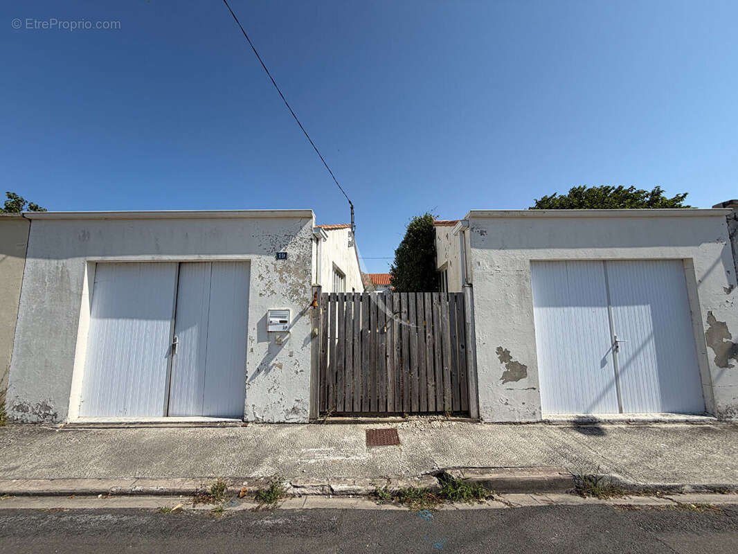Maison familiale 4 pièces avec 2 garages à Port-des-Barques - photo 4