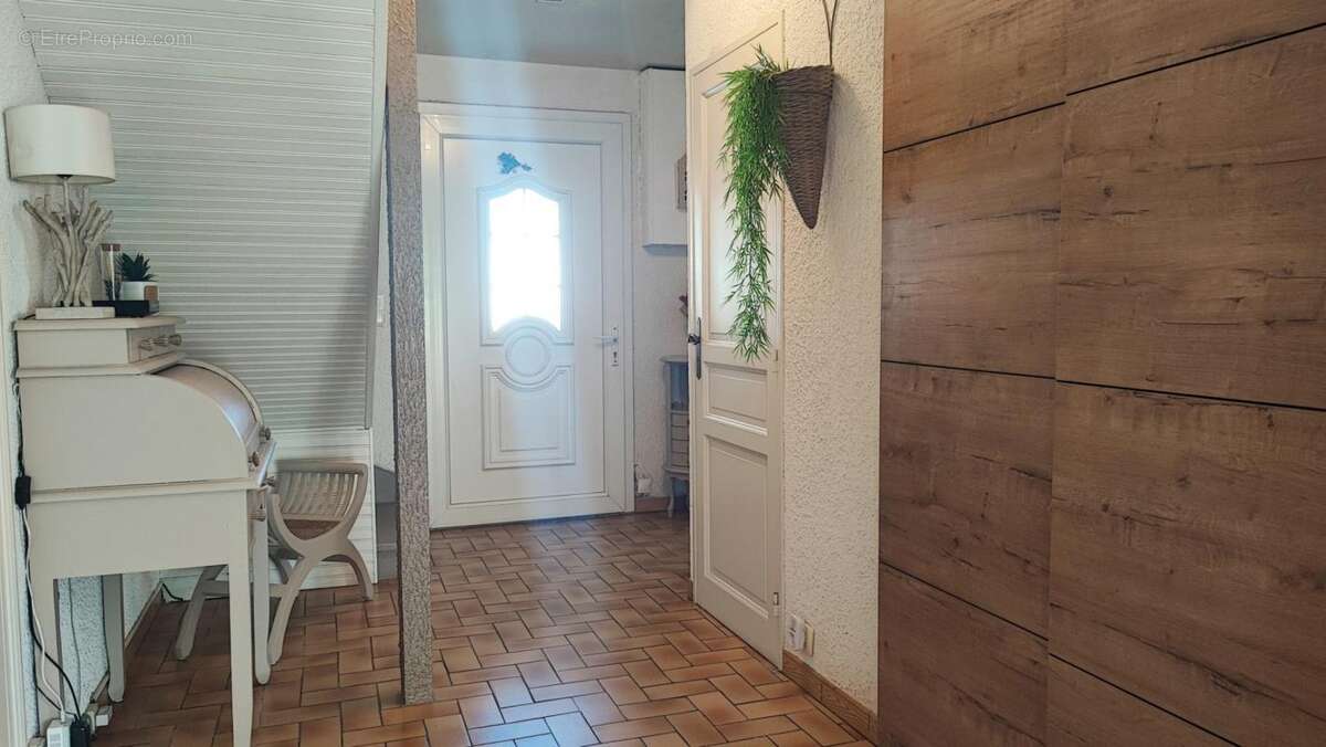 Maison à SAINT-LAURENT-DE-LA-SALANQUE