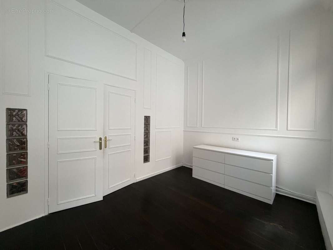 Commerce 19 m² à Paris-8e  - photo 5