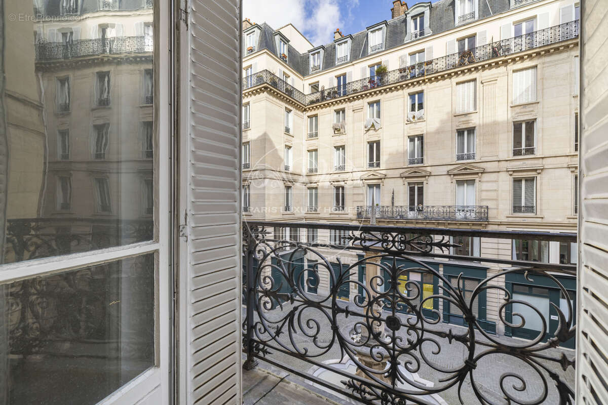 Appartement à PARIS-1E