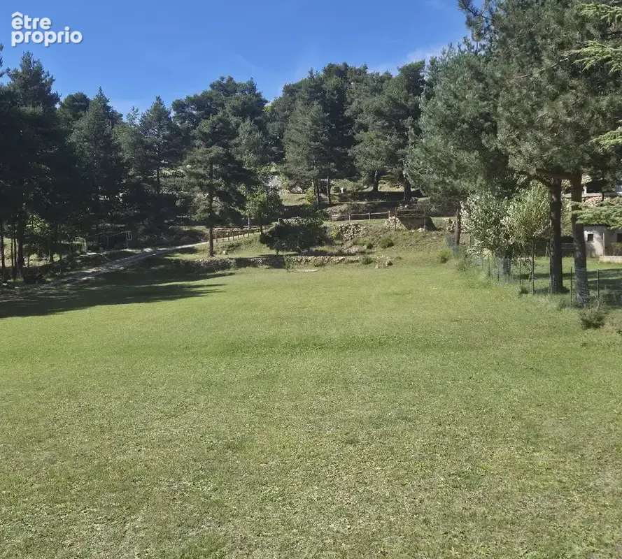 Terrain 1 500 m² à vendre à La Martre (83840) - photo 1