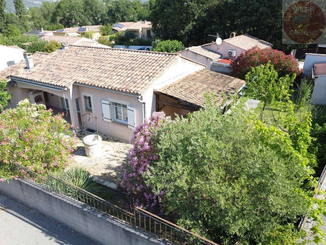 Agréable villa de plain-pied avec son terrain de 620m² - photo 2