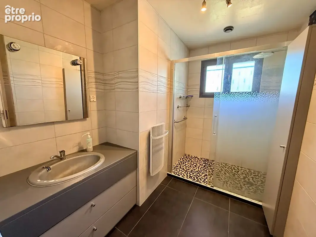 Traditionnelle 3 chambres avec garage et piscine ! - photo 11