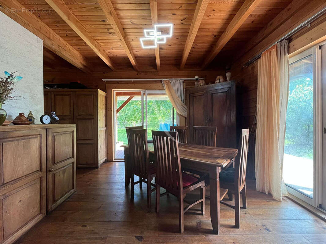 Grande maison familiale de 185m² avec studio indépendant sur plus de 2300m² de terrain ! - photo 3